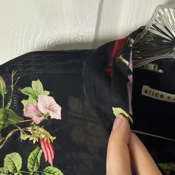 Alice + Olivia Lloyd Slit Sleeve Blouse L - Picture 3 of 9